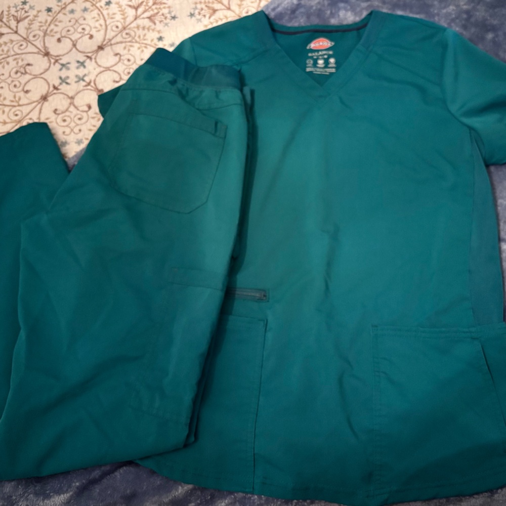 Dickies scrub set